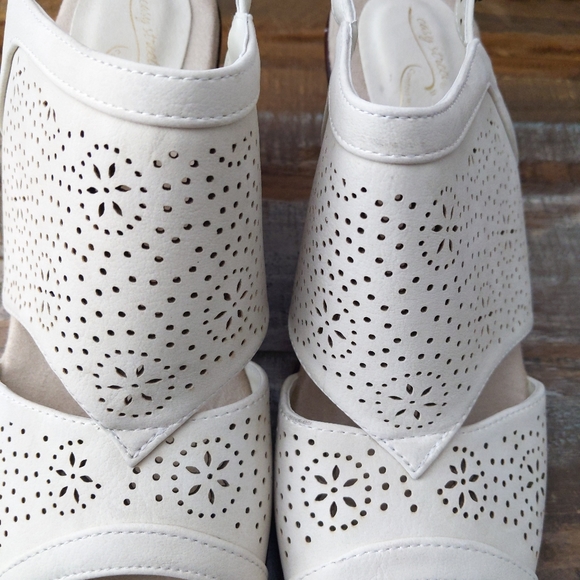 🆕🌿EASY COMFORT STREET SANDALS🌿 - Picture 4 of 9